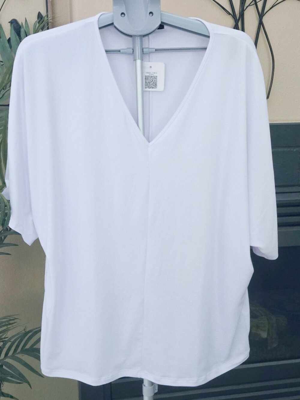 NWT Sheila Rose sz 3X white V Neck shirt